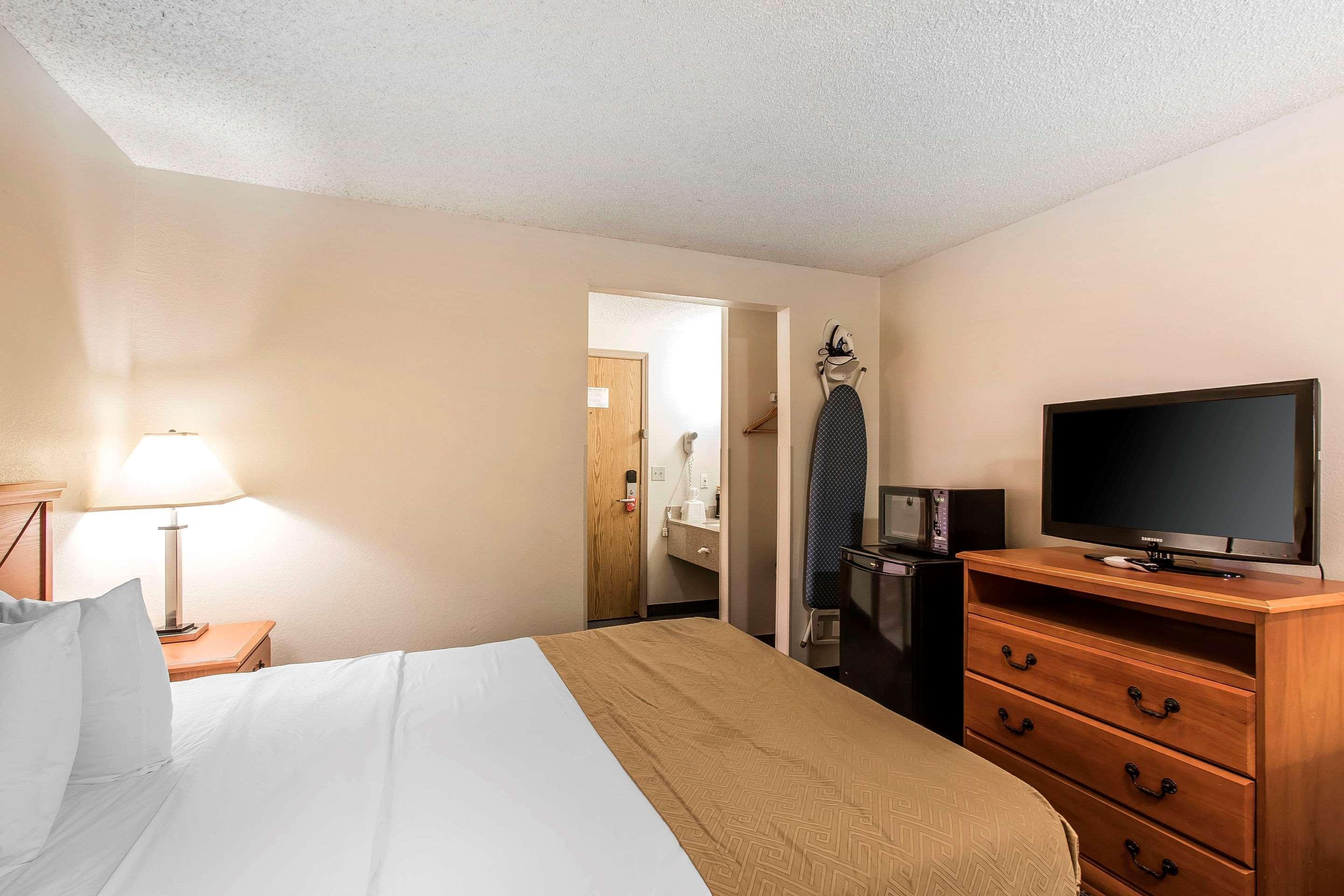 Brentwood Inn Clinton Bagian luar foto