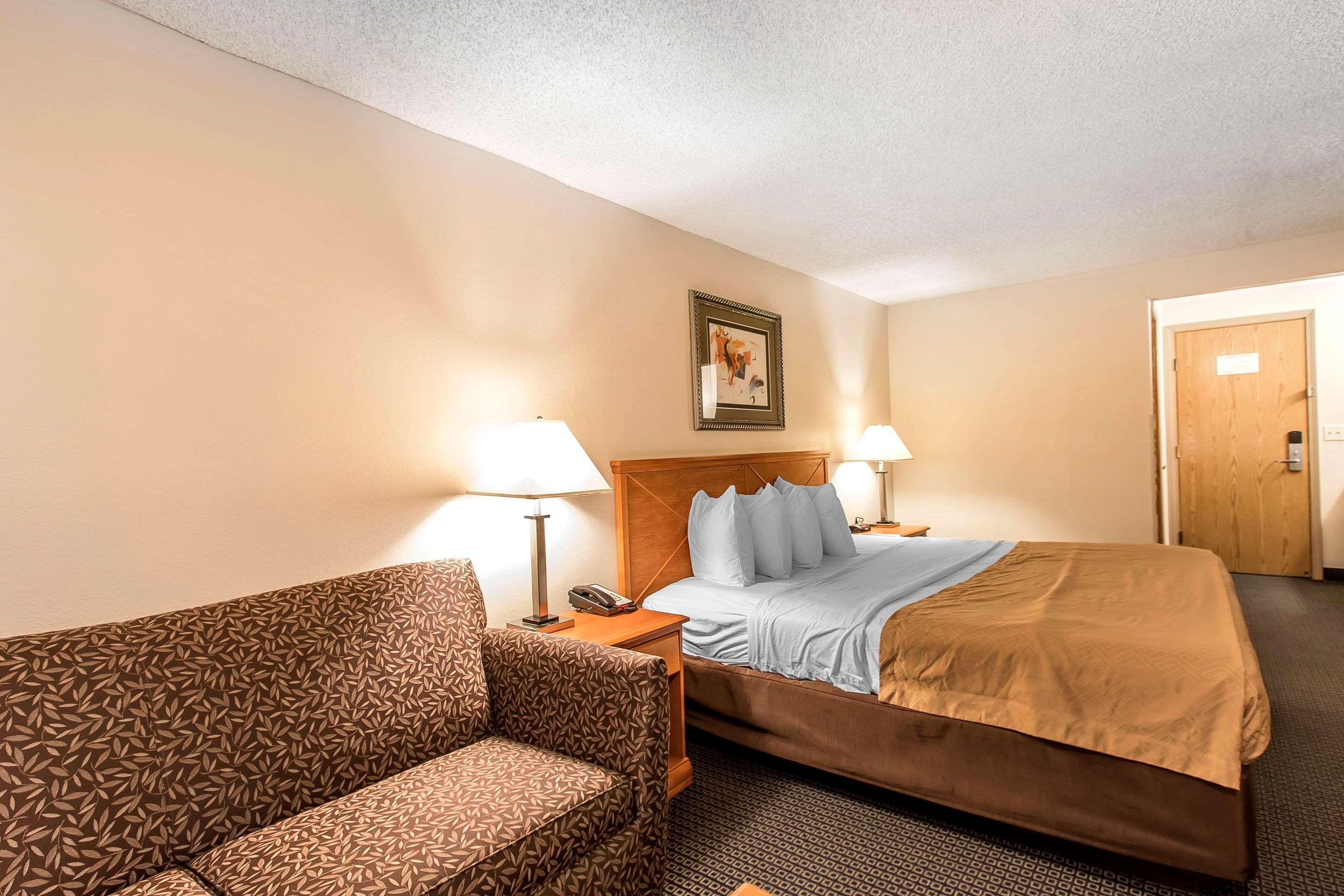 Brentwood Inn Clinton Bagian luar foto