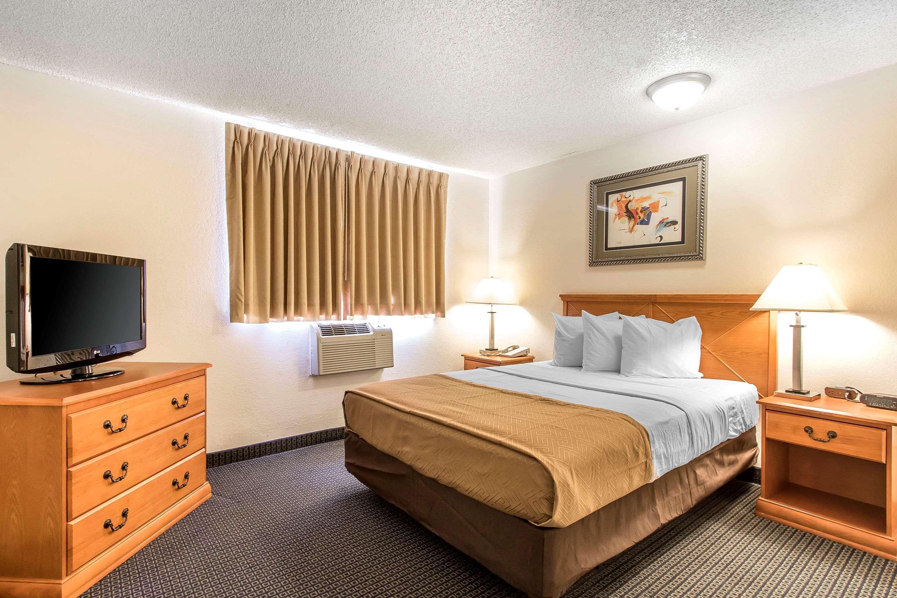 Brentwood Inn Clinton Bagian luar foto