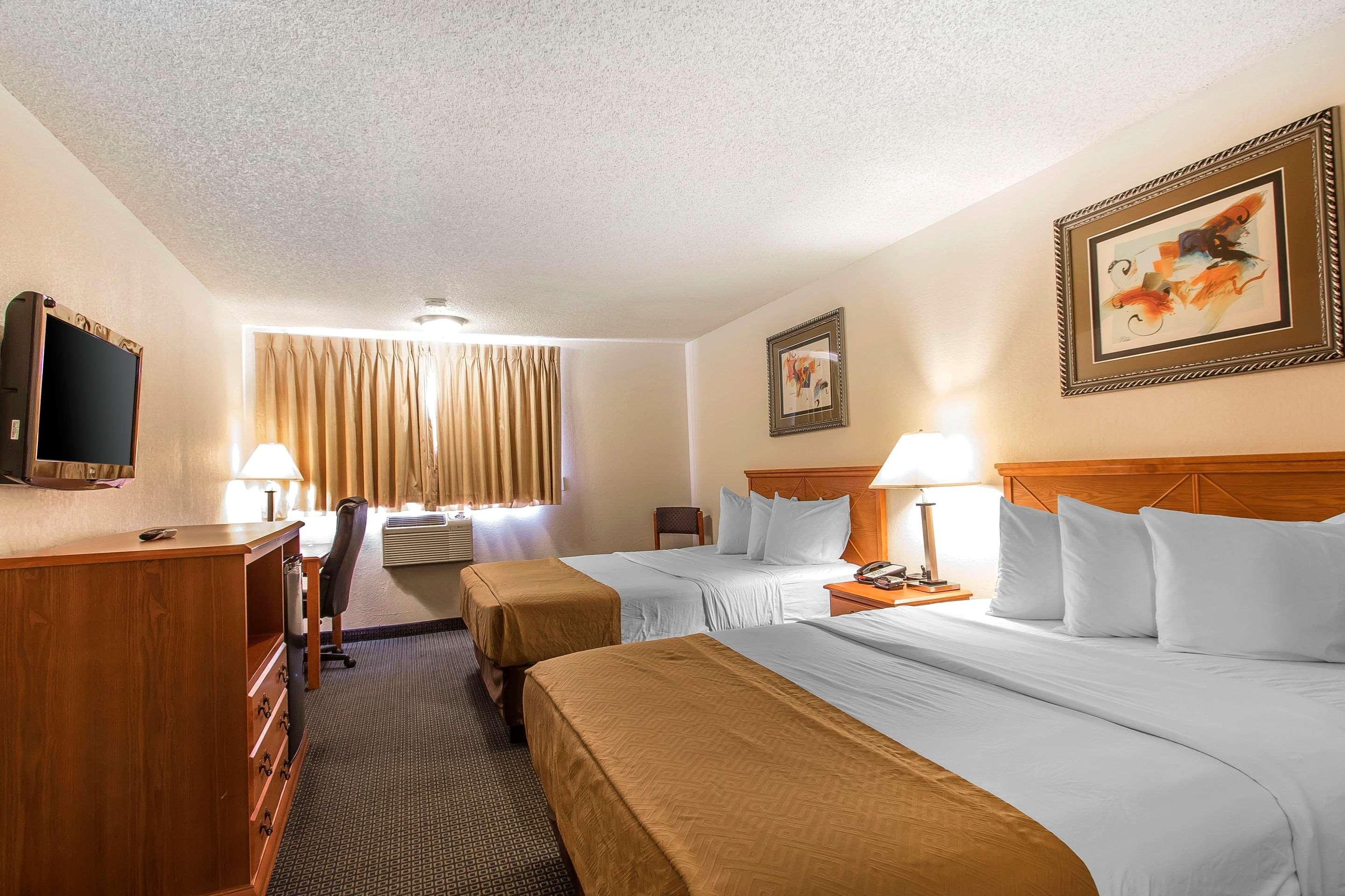Brentwood Inn Clinton Bagian luar foto