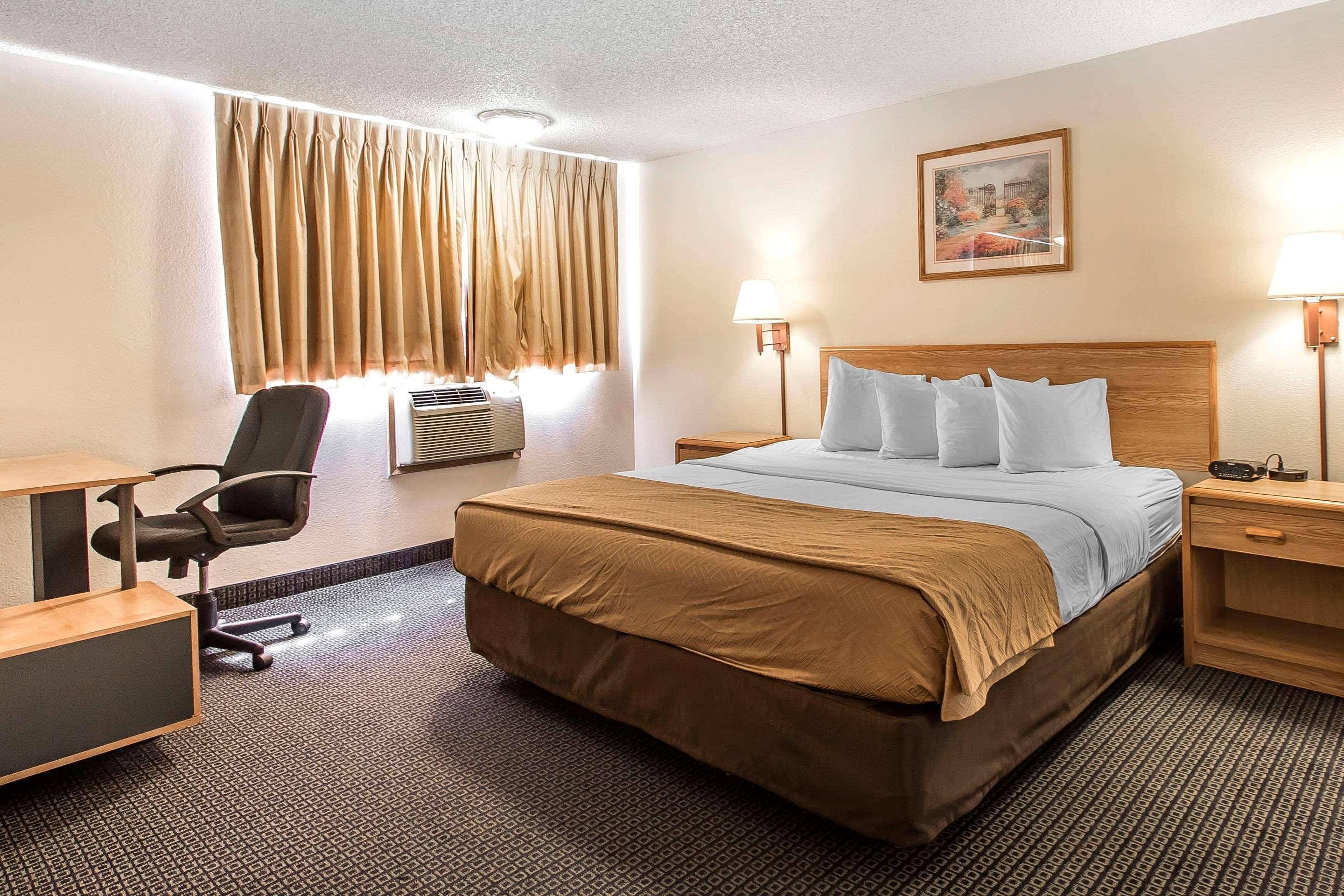 Brentwood Inn Clinton Bagian luar foto