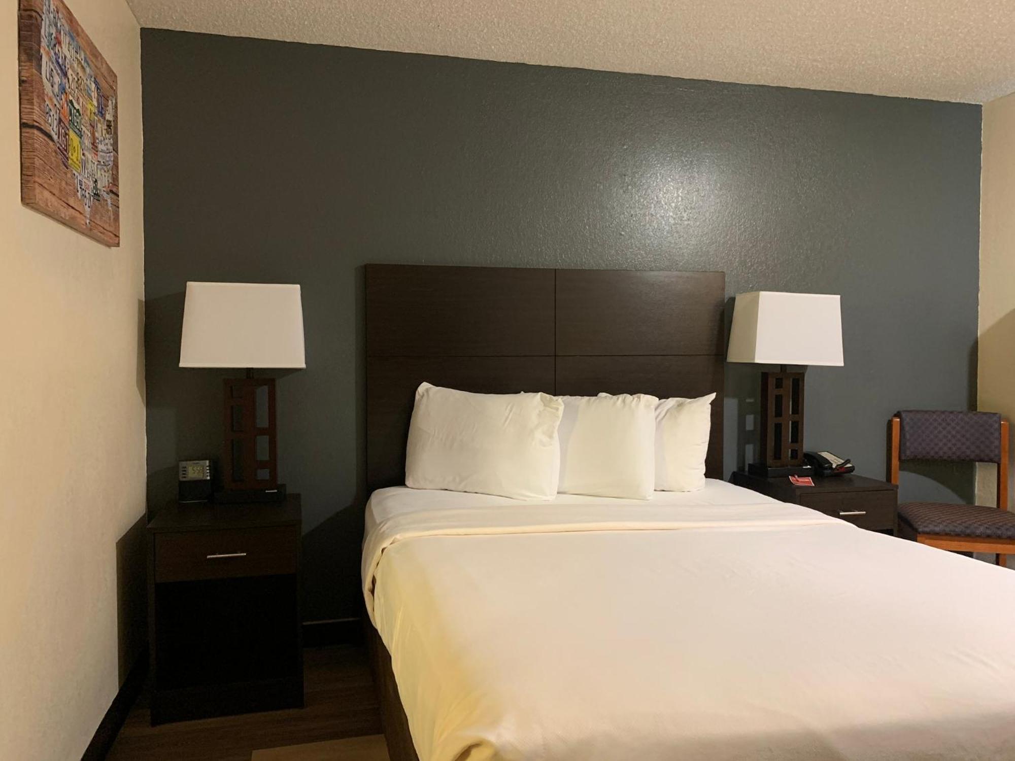 Brentwood Inn Clinton Bagian luar foto