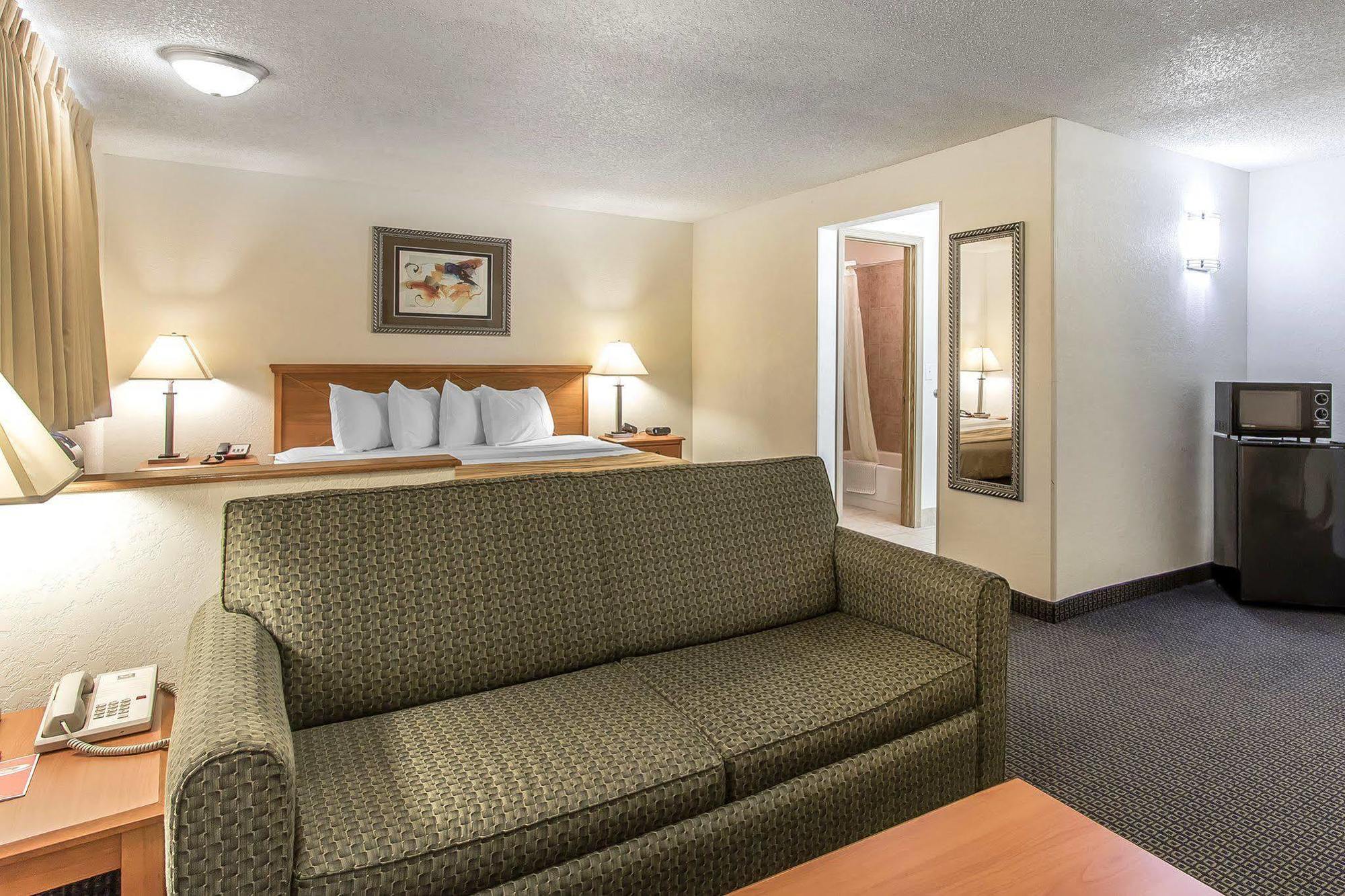 Brentwood Inn Clinton Bagian luar foto